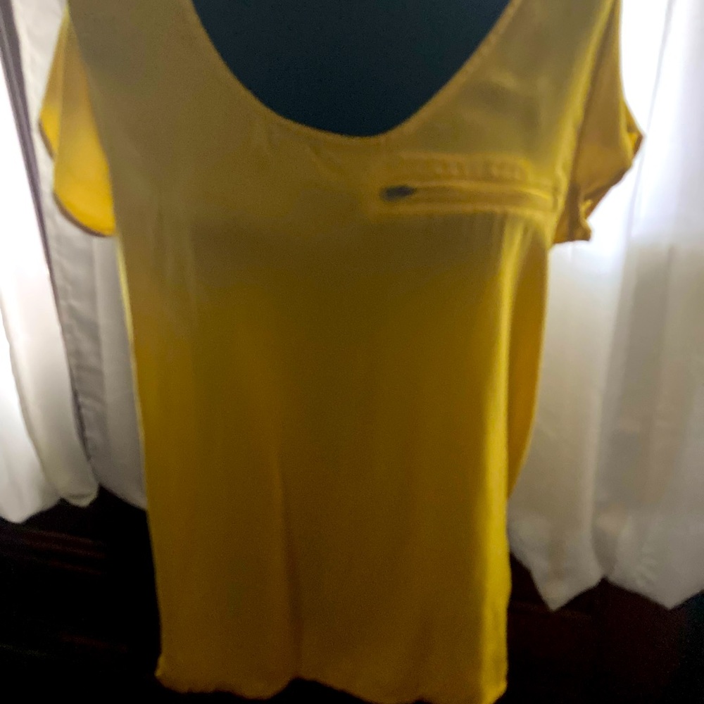 Women’s blouse, mustard color, faux zipper front pocket , good condition.